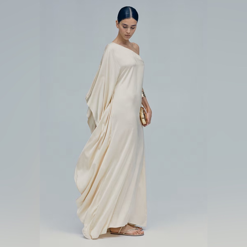 Kaftan in creamy yellow. Maxi dress for special occasions. Wore once- a wedding - Picture 2 of 6